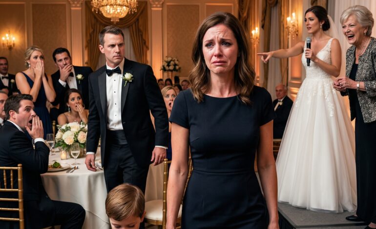 A nővérem esküvőjén gúnyolódott rajtam a beszédében. „A húgom egyedülálló anya, senki sem akarja. Valaki elvinné őt?” Anyám nevetett. „Használt termék, de még működőképes! Még egy hibás fiú is jár hozzá! Haha!” A terem megtelt nevetéstől. Abban a pillanatban a vőlegény lassan felállt. Ahogy elkezdett a mikrofonba beszélni, az egész terem megdermedt.