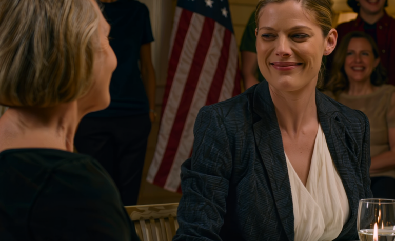 A születésnapomon a menyem vigyorogva közölte a külvárosi szomszédokkal: „Pakoljatok össze. Ez a ház már nem a tiéd.” Kínos nevetés terjedt szét a gyertyafényes asztal és a vörösbor körül, én pedig egyszerűen felálltam és kimentem a folyosóra. Tárcsáztam egy számot, azt mondtam: „Ideje”, majd visszamentem, mintha mi sem történt volna. Tíz perccel később megszólalt a csengő, és a menyem mosolya elkezdett lehervadni.