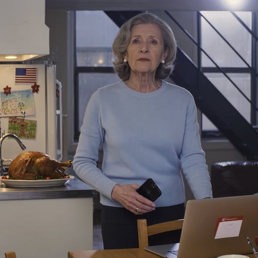 A fiam felhívott, hogy elköltözött az államból, és egyszerűen elfelejtette szólni. Sok szerencsét kívántam neki, kinyitottam a laptopomat, és egy halk e-mailt küldtem arról, hogy MIT SZABADÍTOTT EL