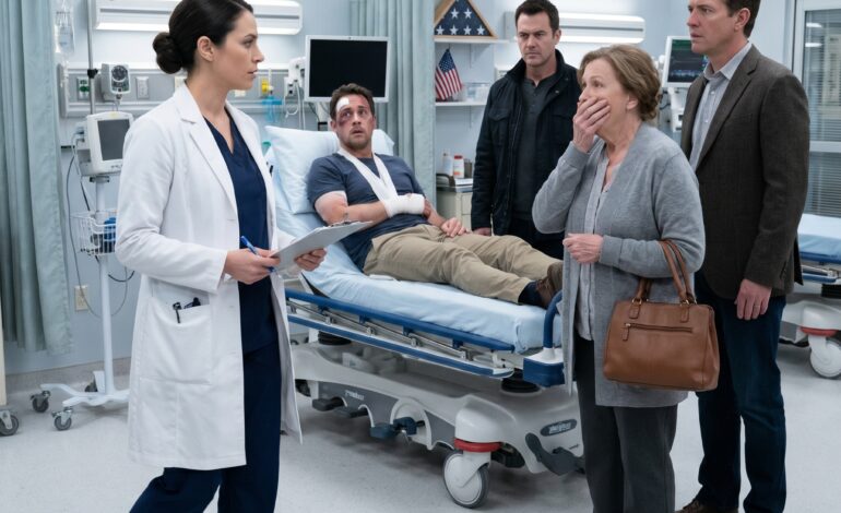 A családom 10 évig hitt a bátyámnak, amikor azt mondta, hogy otthagytam az orvosi egyetemet, blokkolta a számomat, lecsapott rám, és úgy tett, mintha soha nem is léteztem volna – egészen addig az estig, amíg Washingtonban be nem vitték a sürgősségire, és én a kórlapjával a kezemben beléptem a műszakomba, anyám felnyögött: „Azt mondták nekünk, hogy otthagyta”, és Mark bácsi úgy nézett rájuk, mintha egy évtizedet nézne kettéhasadni.